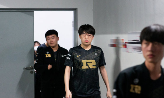 美元应成为 美元应成为